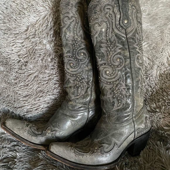Corral snip toe cowboy boots size 8.5. 2” heel - Picture 2 of 6